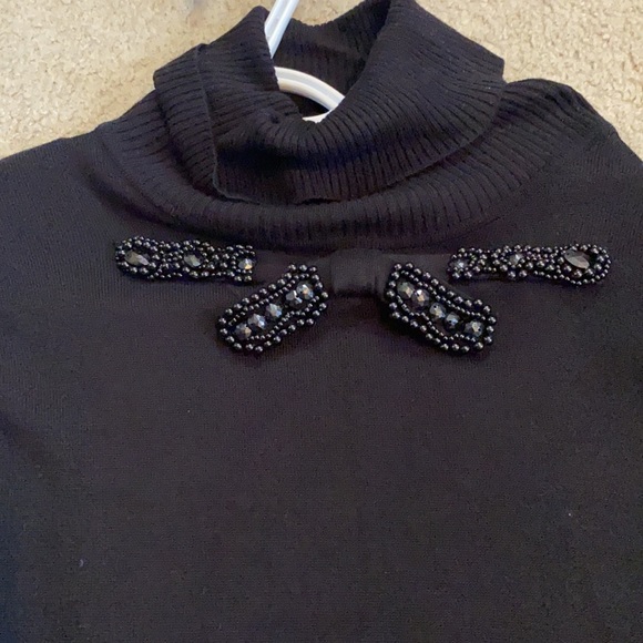 Black mini knit dress with crafted bow - Picture 2 of 3
